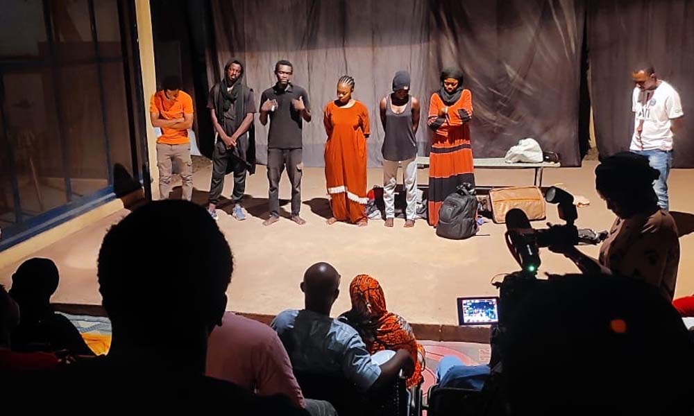 Au crépuscule de mon attente : création théâtrale de la compagnie Donko Yira