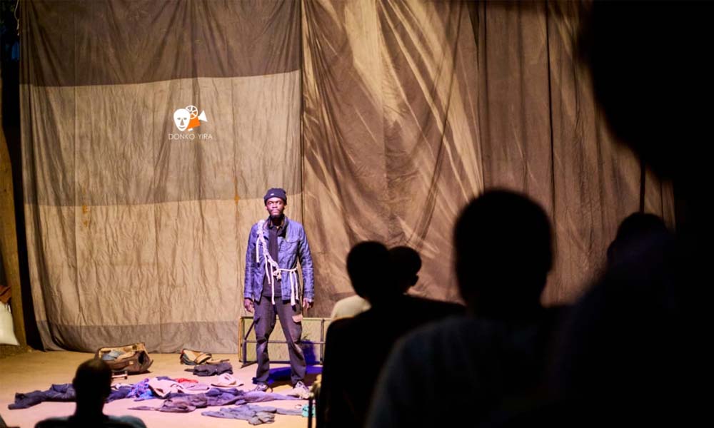 "Au crépuscule de mon attente" explore avec force les réalités invisibles de la migration.