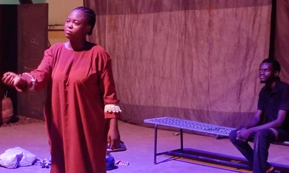 Au crépuscule de mon attente : création théâtrale de la compagnie Donko Yira