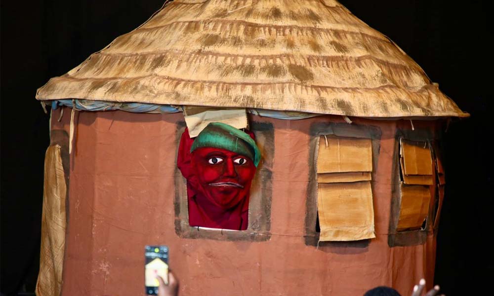 La Case du Manden - Une pièce de théâtre malienne pour la paix et l’unité