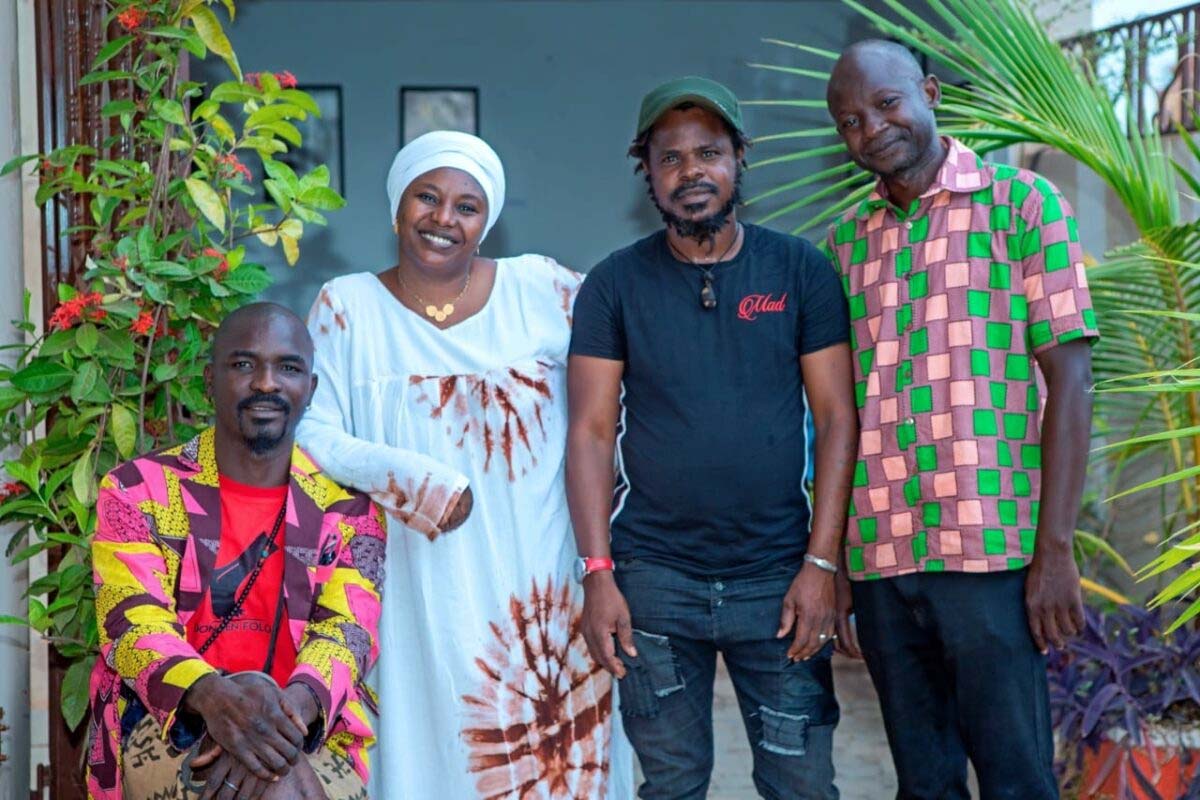 Founou Founou sort l’art des murs pour rencontrer la population