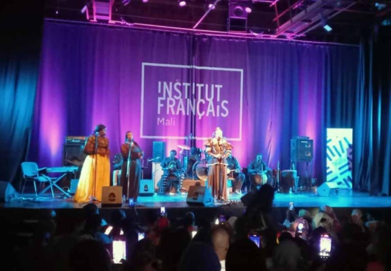 Safi Diabaté électrise l’Institut Français du Mali devant un public conquis