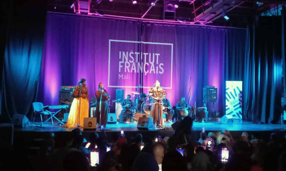 Safi Diabaté électrise l’Institut Français du Mali devant un public conquis